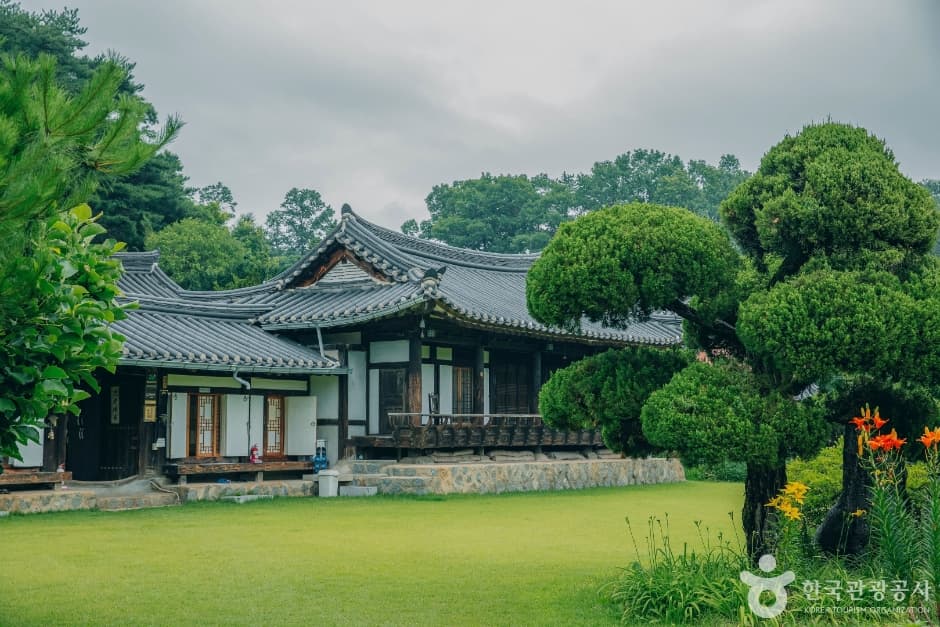 鶴峰宗宅（학봉종택）