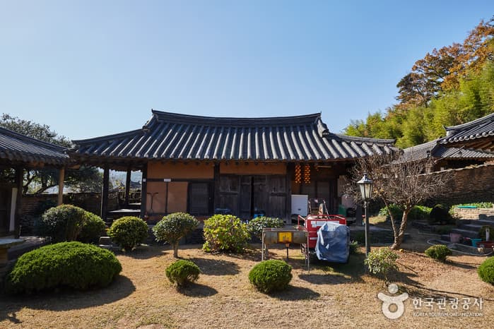 固城崔必侃古宅 (고성 최필간고택)