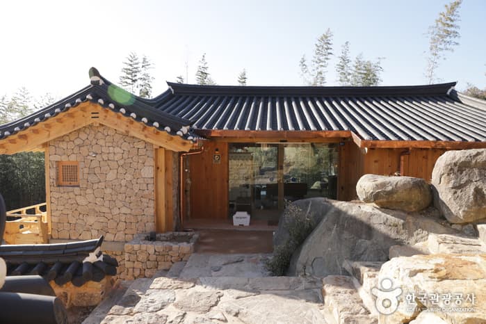 崔參判府 (최참판댁 한옥숙박시설)